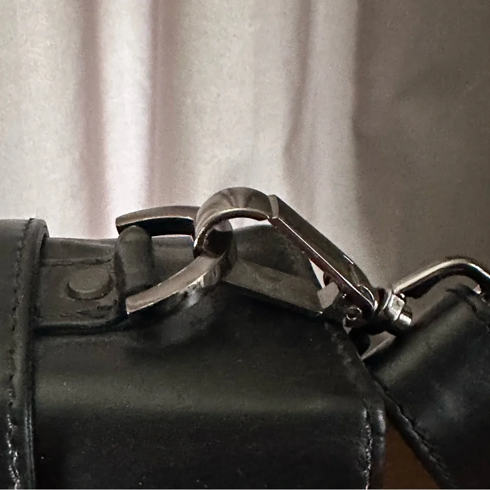 Wilsons Leather Pelle Studio Leather Messenger Bag Briefcase Satchel Black